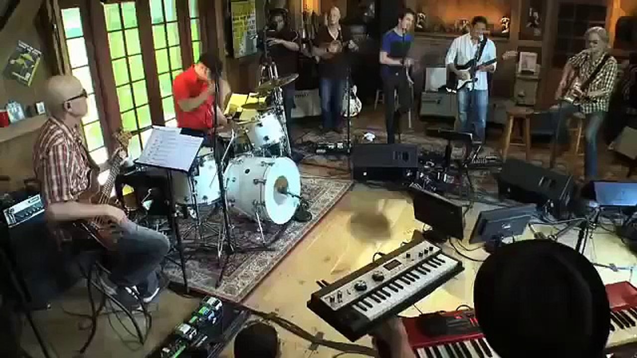 Train Live at Daryl's House - Hey Soul Sister