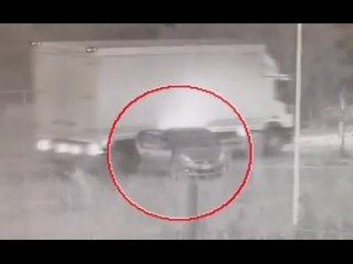 Bari - Tentano assalto al tir ma il camionista sperona l'auto (15.06.15)