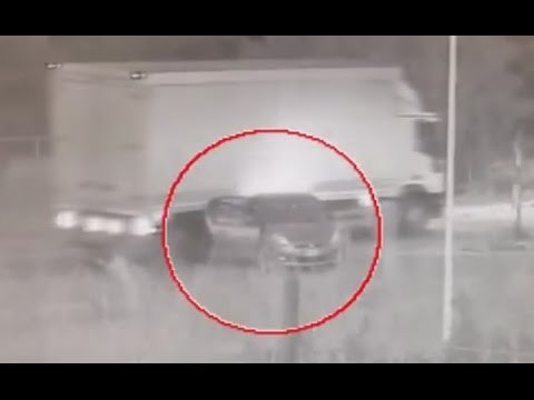 Bari - Tentano assalto al tir ma il camionista sperona l'auto (15.06.15)