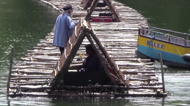 Le Train de Bois, la reconstitution d'un transport comme bois d'autrefois, de Clamecy à Paris