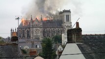Les images de l'incendie spectaculaire d'une basilique à Nantes