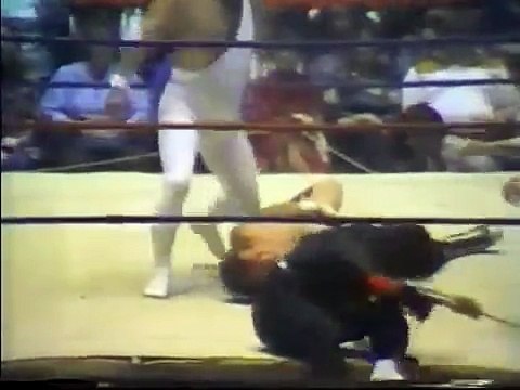 Bloody No DQ Match - Jerry Lawler vs Terry Funk w Jimmy Hart (3-23-81) Memphis Wrestling