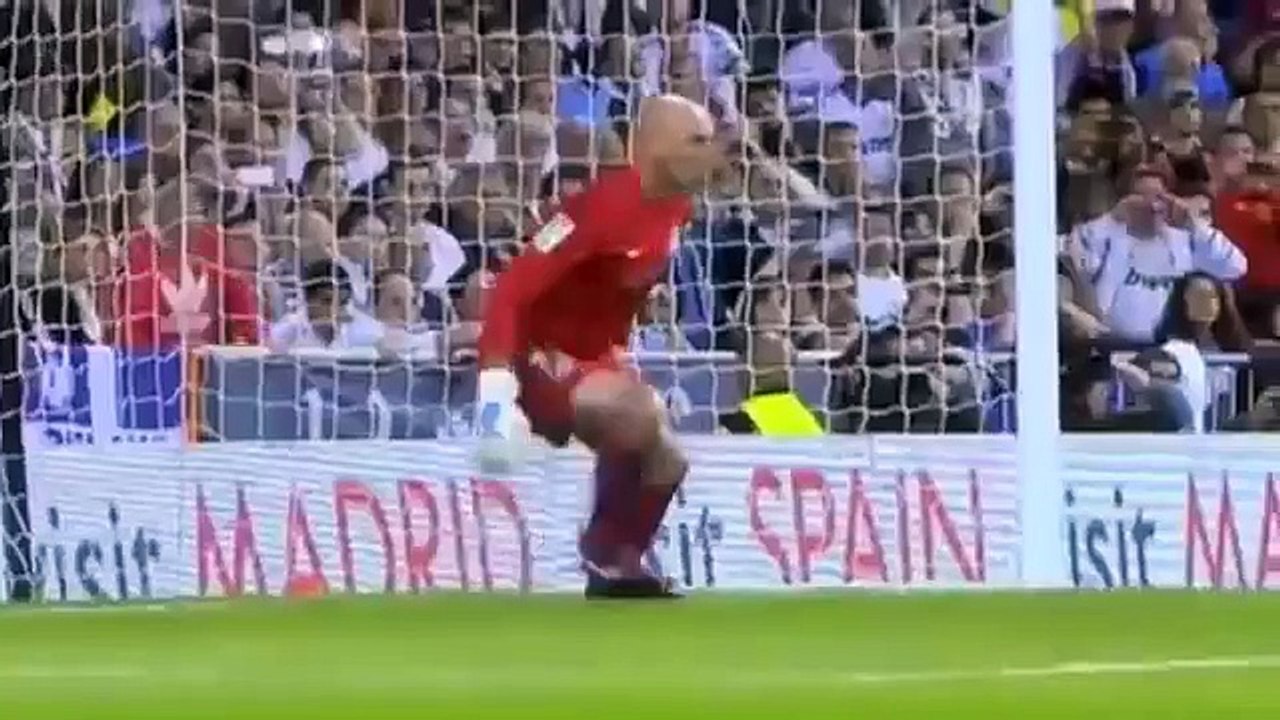 Cristiano Ronaldo hardest penalty vs Malaga 8.5.2103