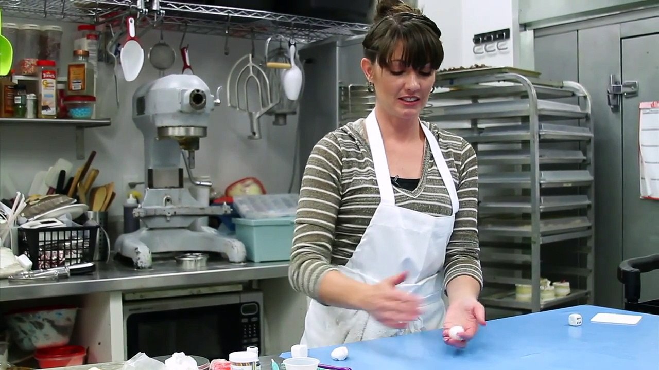 How to Make Dice With Fondant : Fondant Designs & Tips