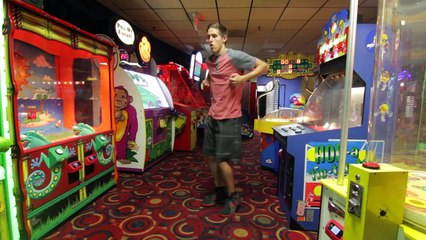 Insolite : il réalise la même chorégraphie dans 100 lieux différents