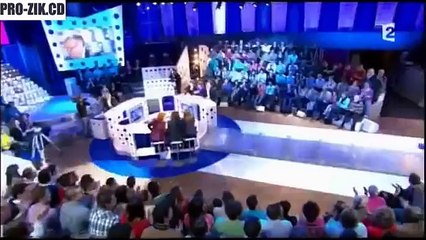 Izia s'essuie après avoir serrée la main à Marine Le Pen - On n'est pas couché