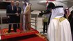 S.M. el Rey de Baréin acude a recibir al Rey de España a su llegada a Manama