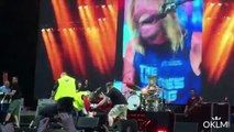 Dave grohl se casse la jambe en plein concert
