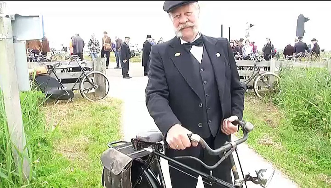 Met zon zestig oude Groninger fietsen toeren door de provincie - RTV Noord