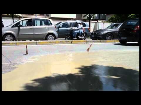 Icaro Tv. Liquido 'misterioso' in via Ugo Bassi: è solo fanghiglia