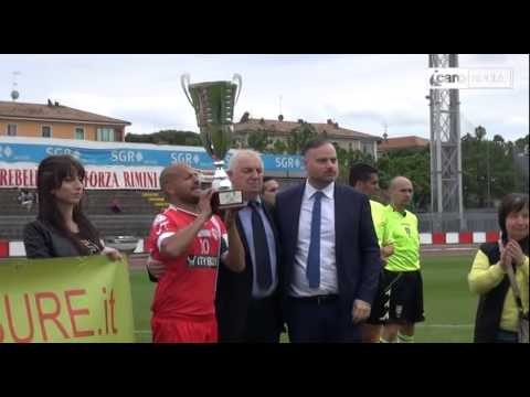 Icaro Sport. Rimini-Correggese 3-0, la consegna della Coppa ai biancorossi