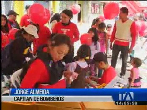 Bomberos enseñan a la ciudadanía cómo actuar frente a incendios