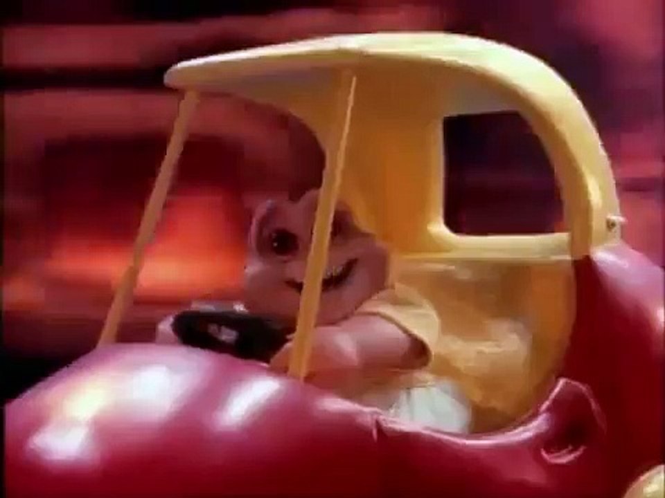 Bebe sinclair en su coche