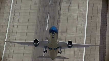 A Boeing 787-9 achieves a vertical takeoff