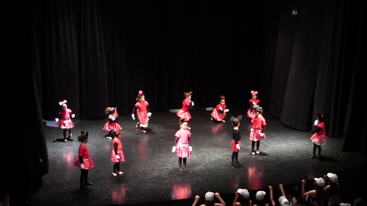 Its a small world - Festival Fin de Curso Las Zapatillas Rojas 2015