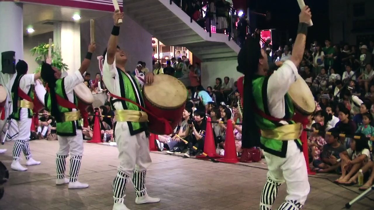 各チームエンディング曲「唐船ドーイ」の迫力　2013エイサーナイト(中の町青年会)