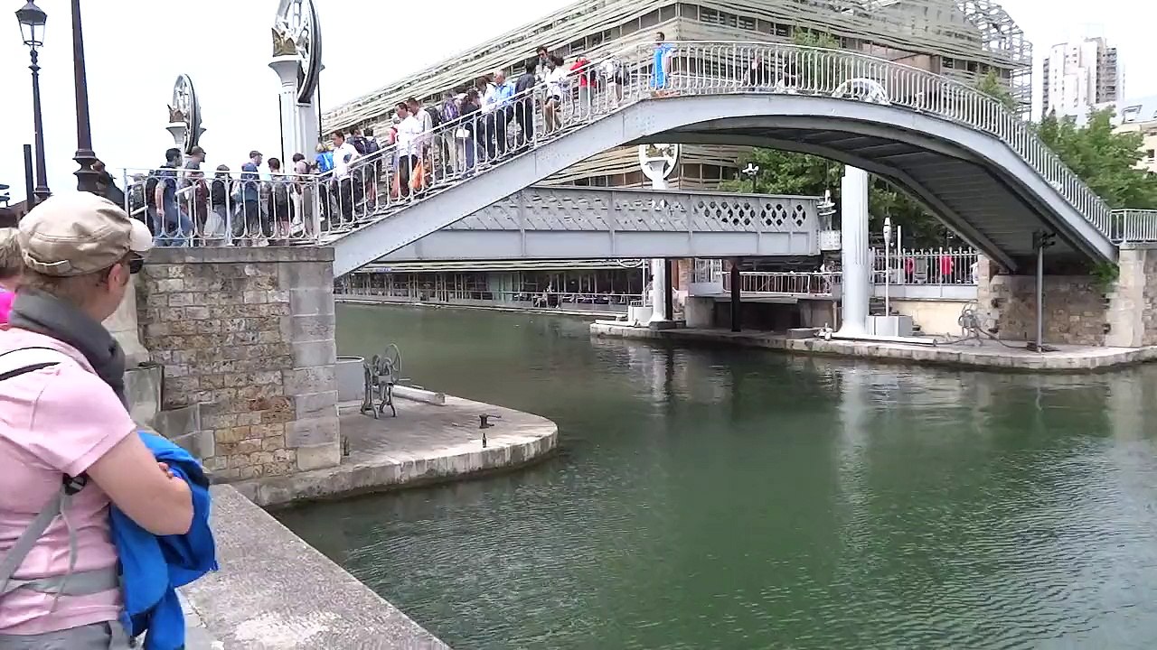 Pont sur le canal