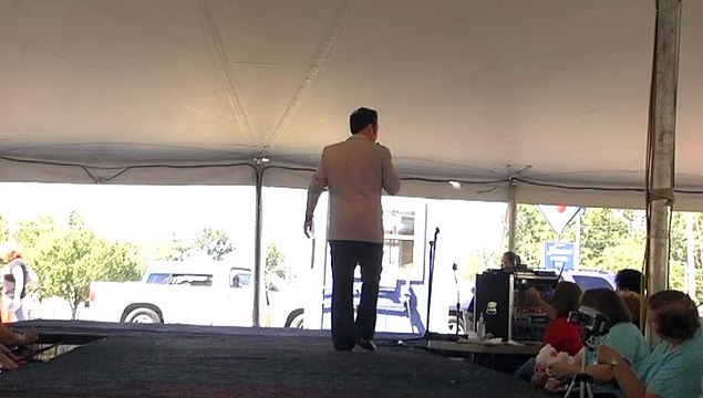 Franz Goovaerts sings 'It Hurts Me' Elvis Week 2010