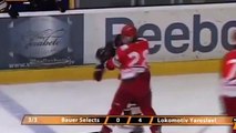 Nice fight during the junior hockey match