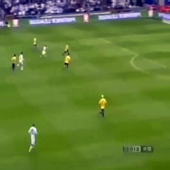 EPIC FAIL DEFENDER MOMENTS - Gift of a goal to the striker