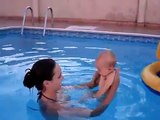 aprendendo a nadar aos 9 meses