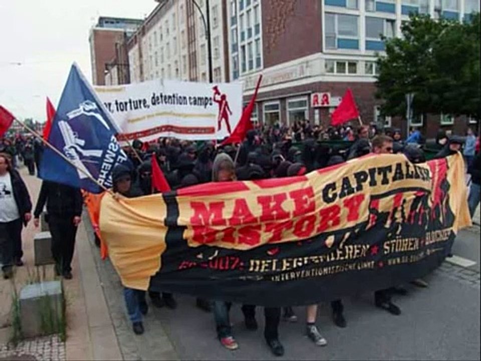 G8 Riots ´07, Rostock/Germany (Black Block in action)
