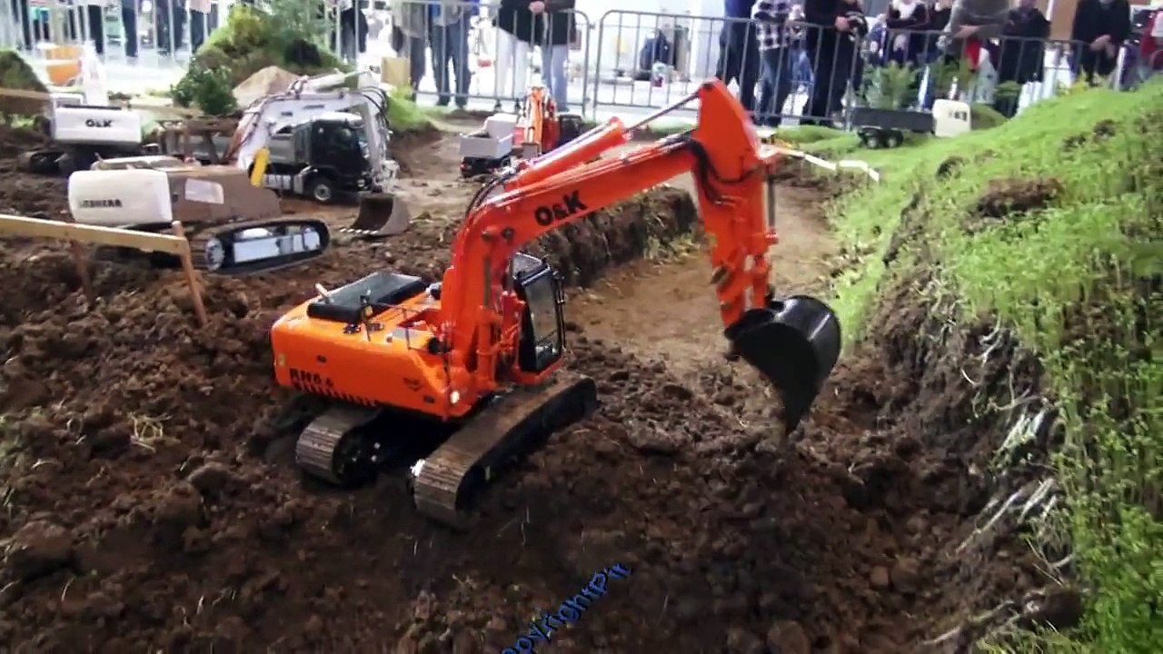 EXCAVATOR ΕΚΣΚΑΦΕΑΣ EXCAVADORA ショベル GRÄVMASKIN