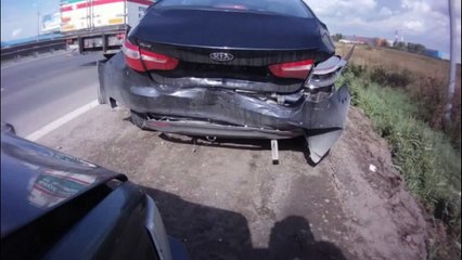 KIA vs Volvo 850 crash