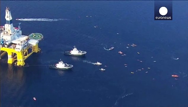 Activists surround Shell's Arctic drilling rig