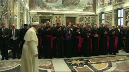 Pédophilie: deux évêques américains démissionnent, premier procès en juillet au Vatican