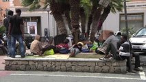 A Vintimille, les migrants attendent que la police baisse la garde pour passer en France