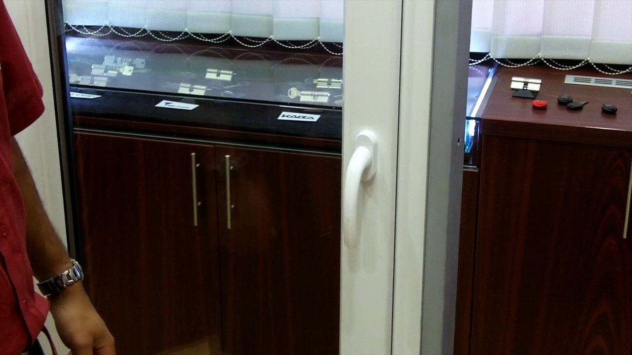 Uzamykatelná klika na okno - klika se zámkem - okenní klika_low