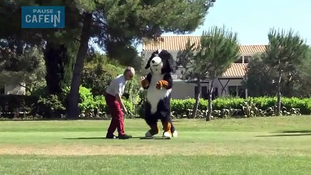 Rémi Gaillard est de retour déguisé en chien, pour le malheur des passants