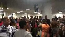 THE LION KING & ALADDIN Broadway Casts Airport Sing-Off (Mobile)