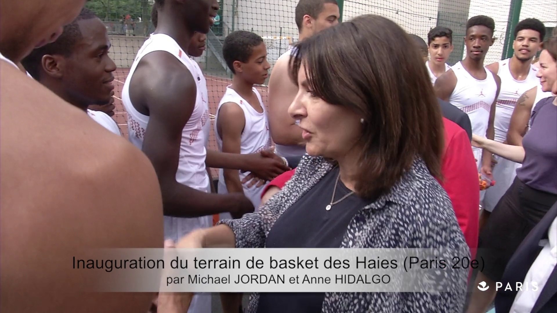 Michael Jordan et Anne Hidalgo inaugurent le terrain de basket des Haies  (Paris 20e) - Vidéo Dailymotion