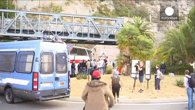 Италия: полиция пыталась задержать нелегалов, но так и не смогла