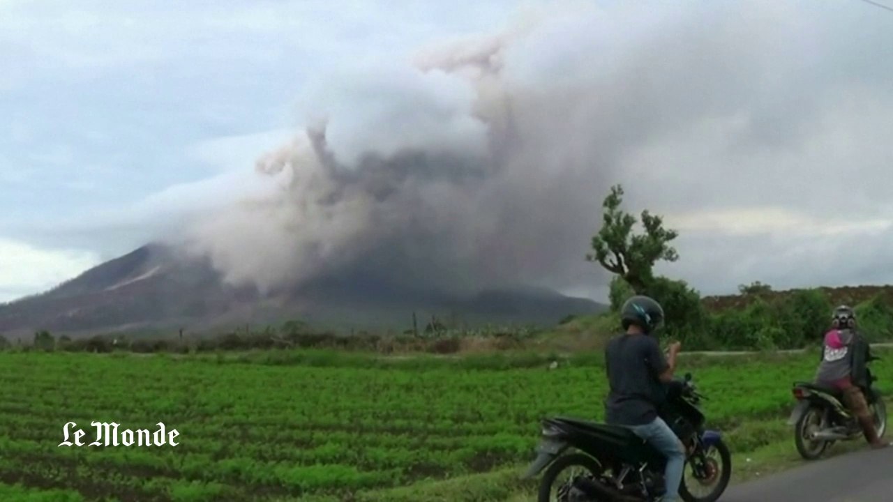 Le réveil du volcan Sinabung en Indonésie