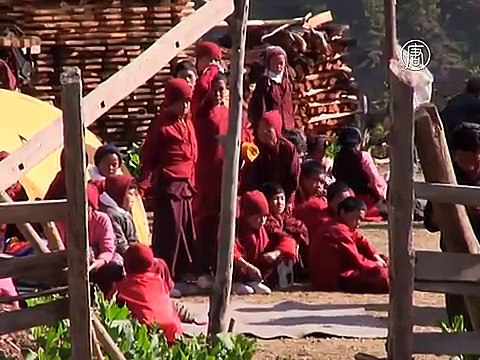 Непал: маленьких послушников монастыря эвакуировали