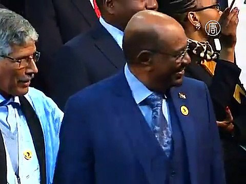 Омар аль-Башир избежал ареста и вернулся в Судан