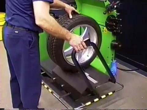 WB720 / WBE 4510 Wheel Balancer Overview (WBE 4510 = Newer version of the WB720)