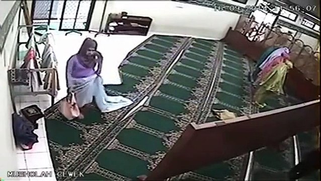 A Woman Caught on Camera While Doing Shameful Activities in Mosque
