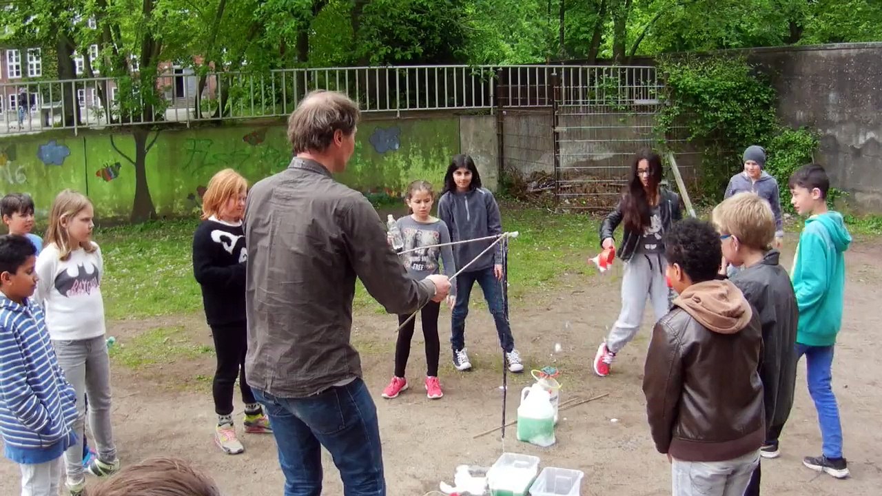 Bewegte Schule - Riesenseifenblasen