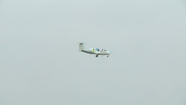 Présentation de l'E-Fan, l'avion électrique d'Airbus