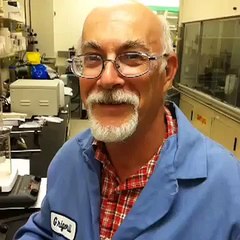 GE scientist demonstrates flow battery technology