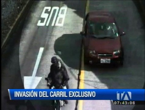 Cámaras de la AMT registran a conductores invadiendo el carril exclusivo