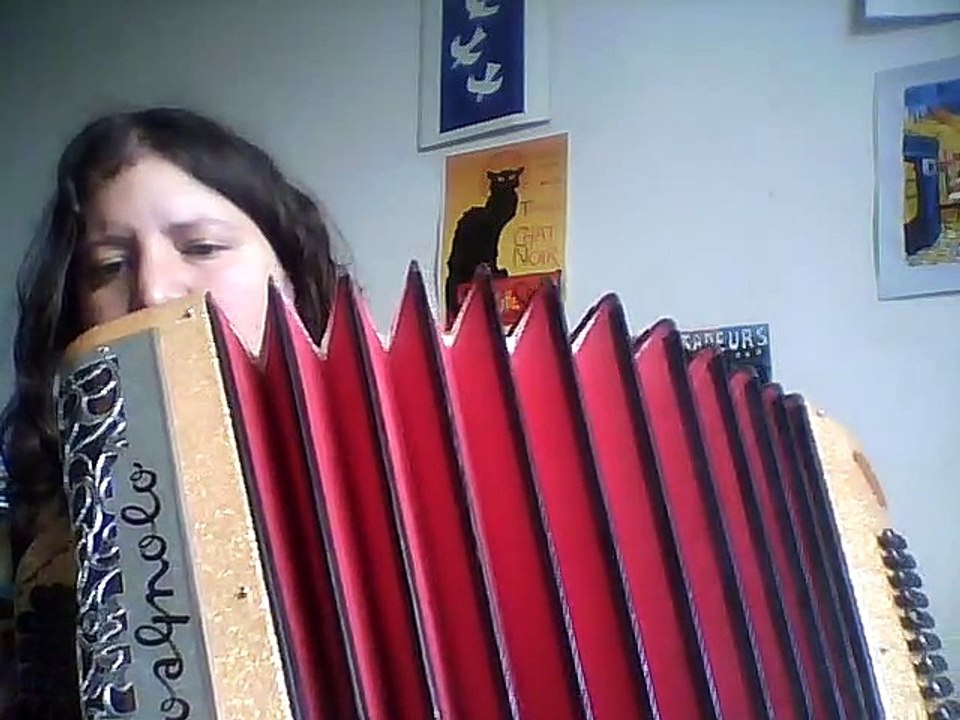 Oyfn Pripetchik à l'oreille