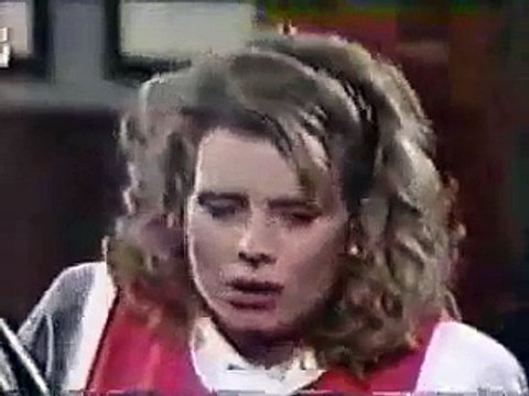 Kayla goes into labor