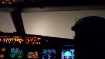 Lądowanie samolotu podczas mgły