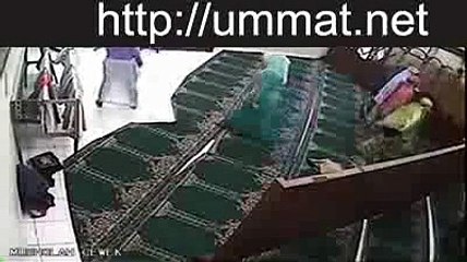 Thief in Mosque in Rabat Caught on Camera