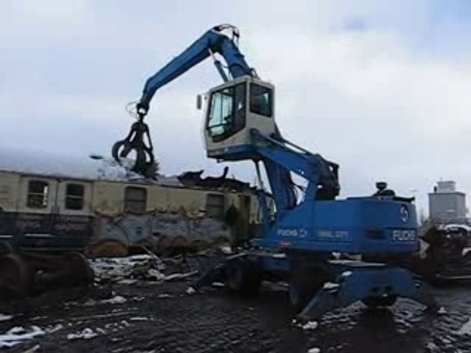 Pelle FUCHS cab surélevé